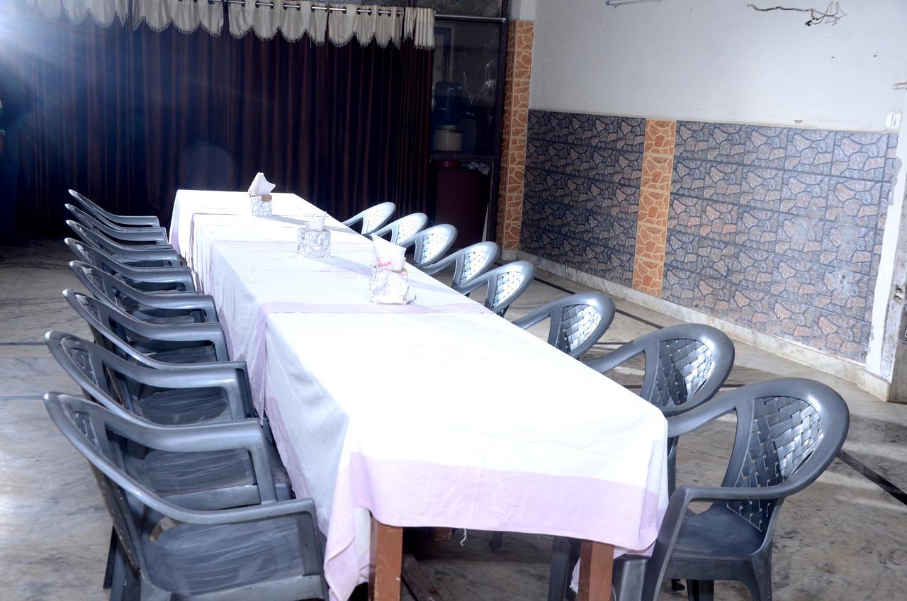 Fabhotel Sarwan Агра Екстериор снимка
