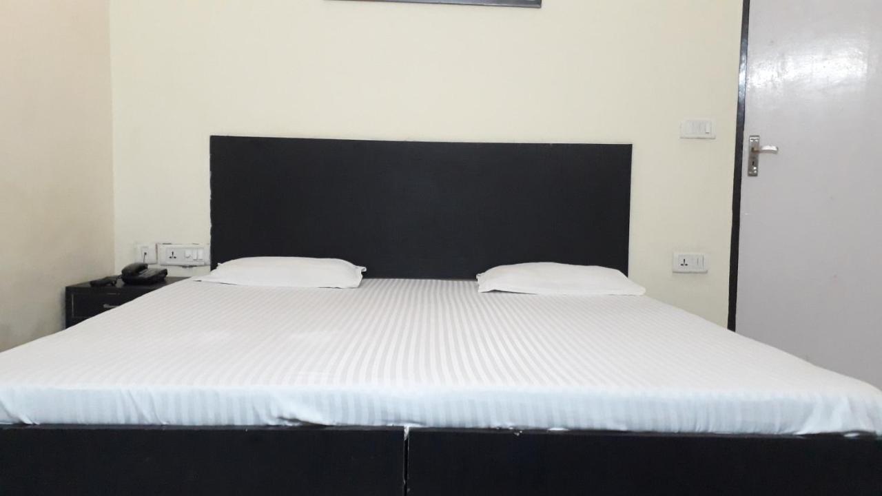 Fabhotel Sarwan Агра Екстериор снимка