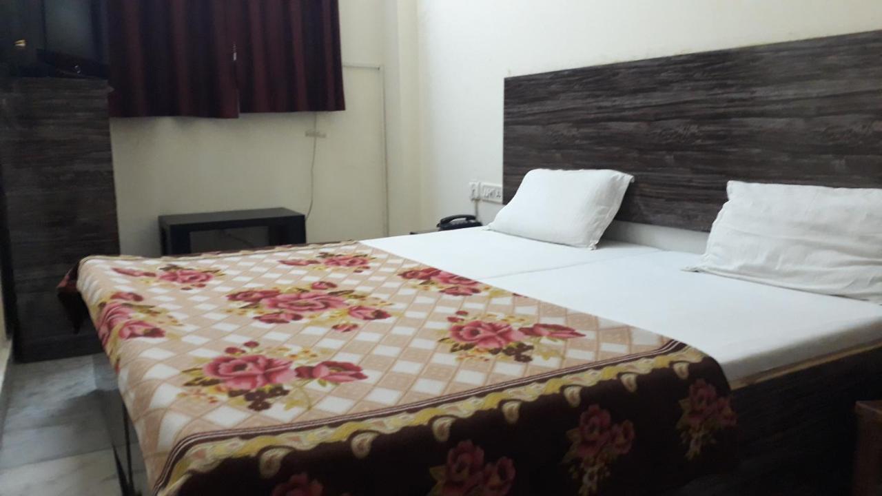 Fabhotel Sarwan Агра Екстериор снимка