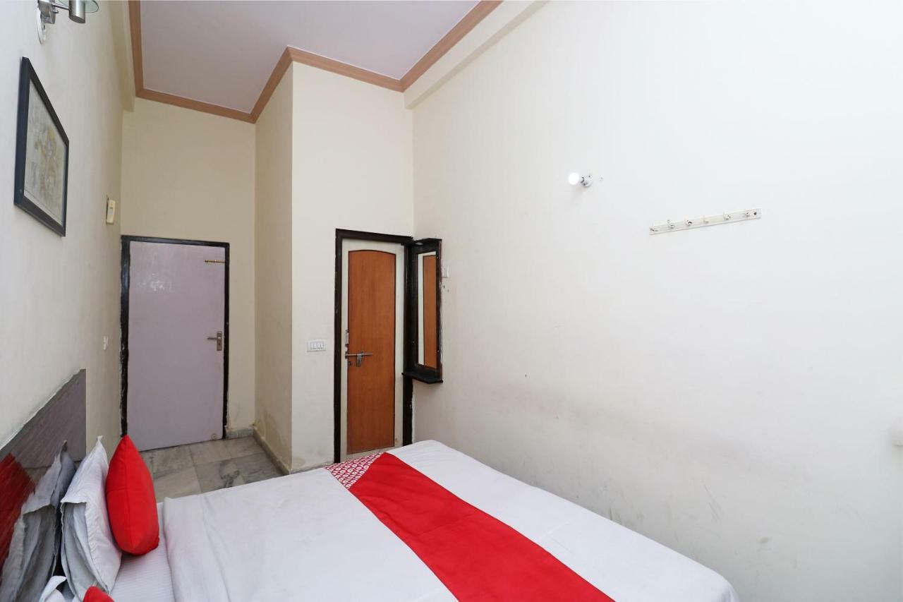 Fabhotel Sarwan Агра Екстериор снимка