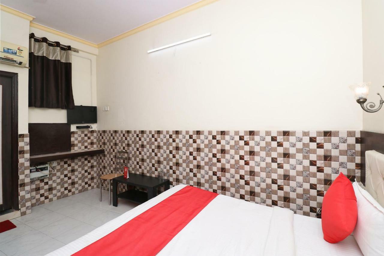 Fabhotel Sarwan Агра Екстериор снимка