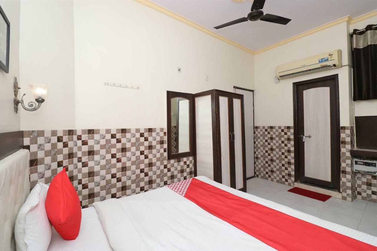 Fabhotel Sarwan Агра Екстериор снимка